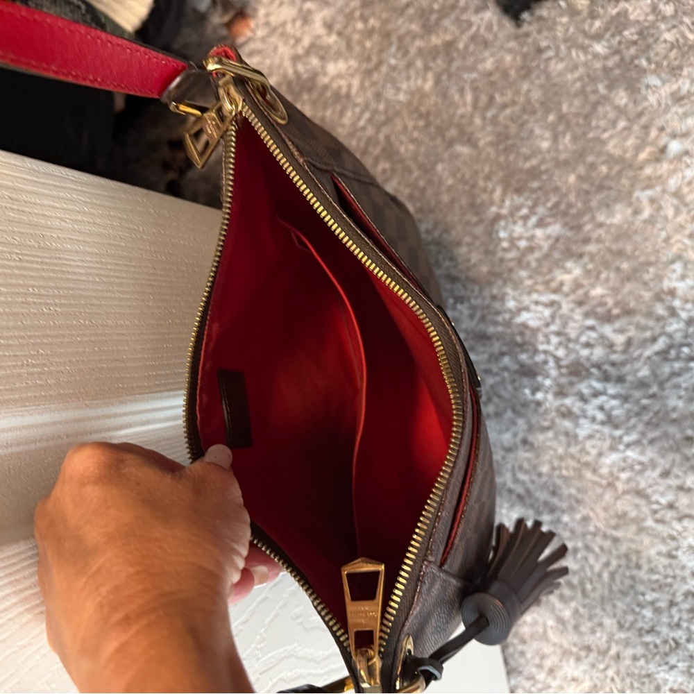 Louis Vuitton Brown Checkered cross body -like new. Great clean condition - Picture 4 of 6